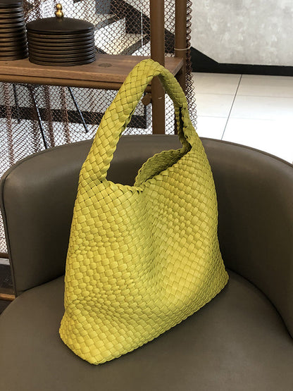 Well Tailored Bag with a Graceful Silhouette