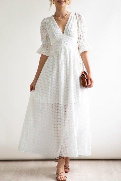 Well Tailored Dress with a Graceful Silhouette