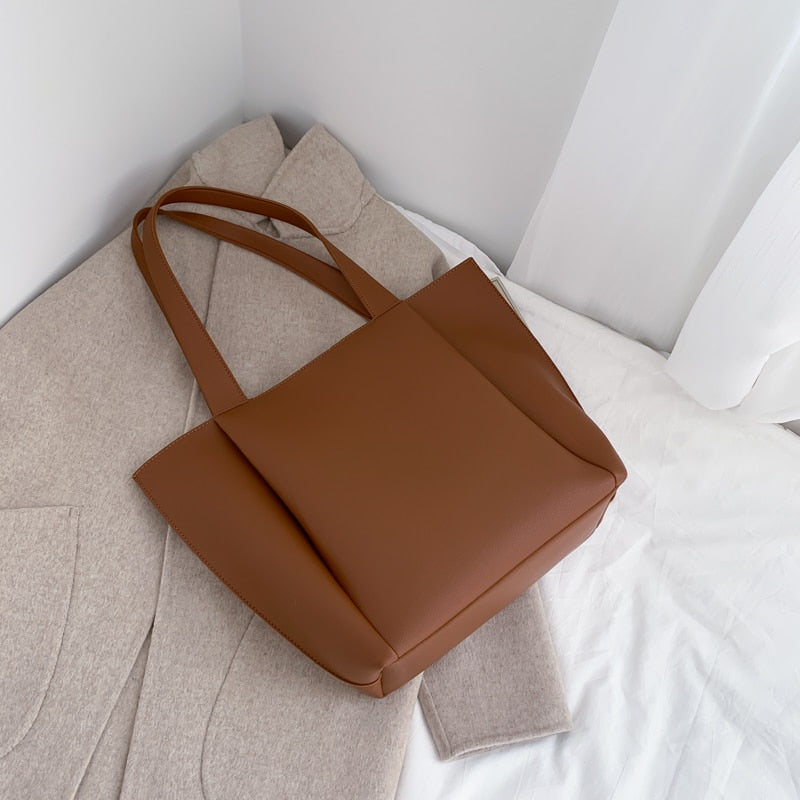 Beautifully Finished Bag in a Timeless Design