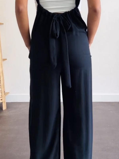 Effortlessly Elegant Pants with a Timeless Design