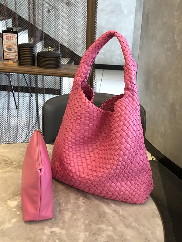 Well Tailored Bag with a Graceful Silhouette