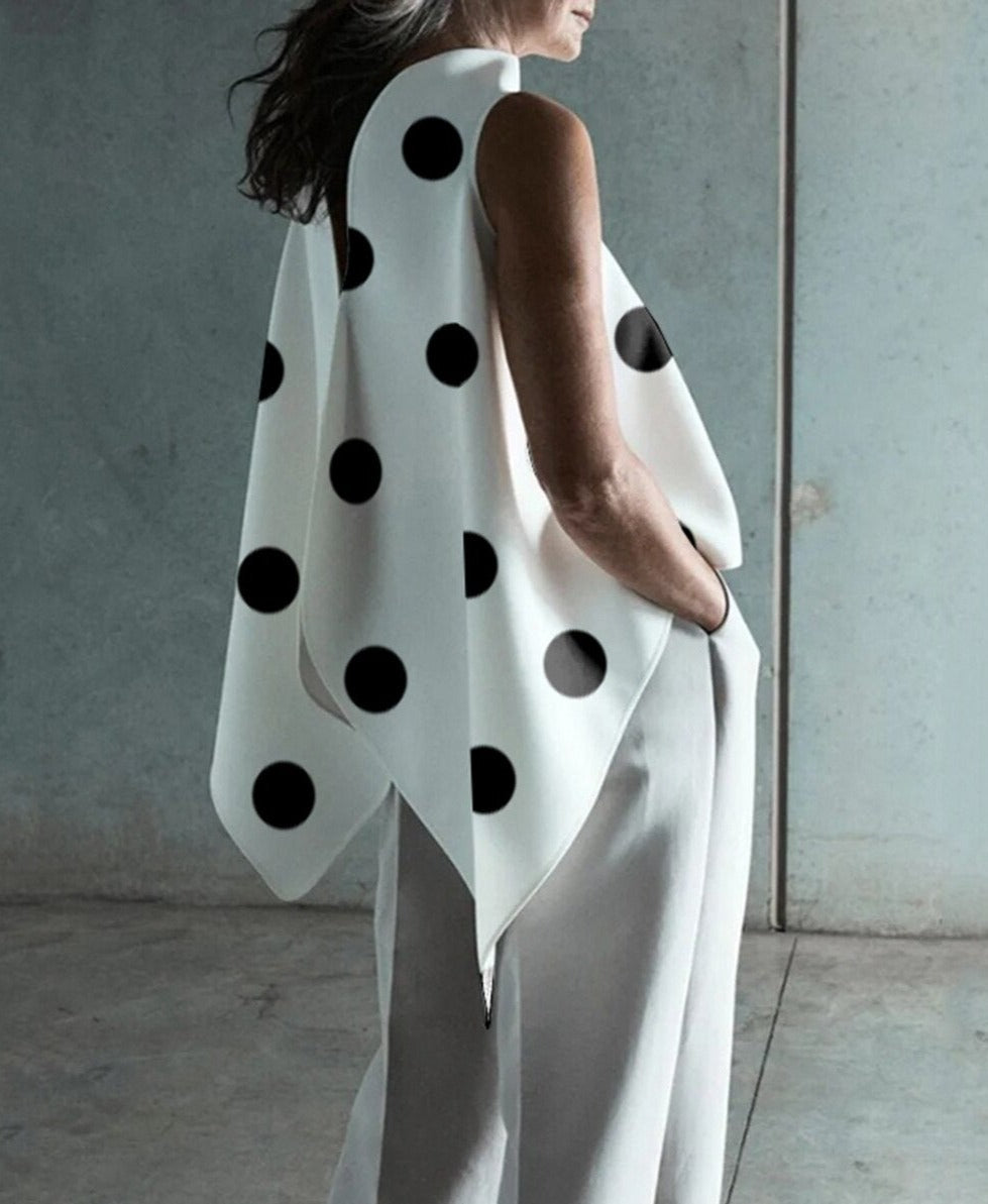 Well Tailored Top with a Graceful Silhouette