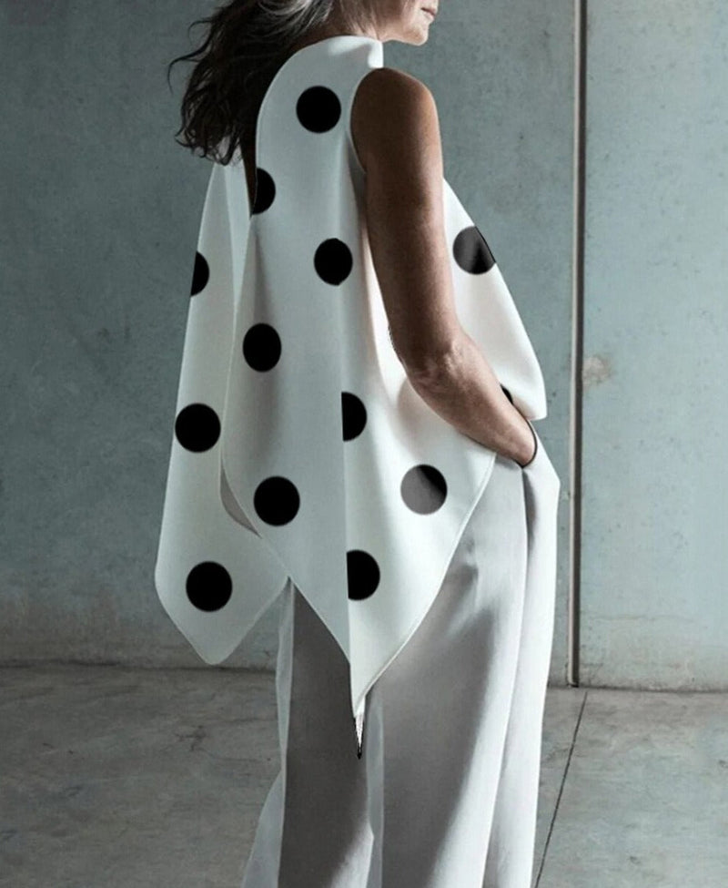 Well Tailored Top with a Graceful Silhouette