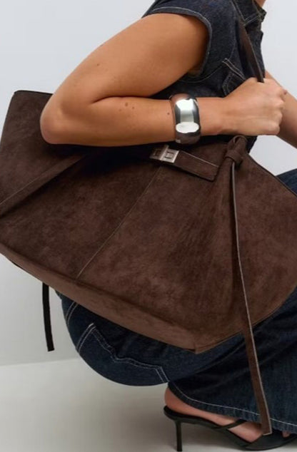 A Vintage Style Bag with Delicate Timeless Details