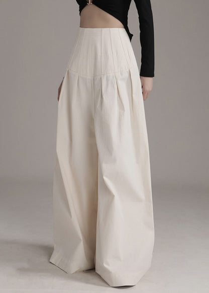 Effortlessly Elegant Pants with a Timeless Design