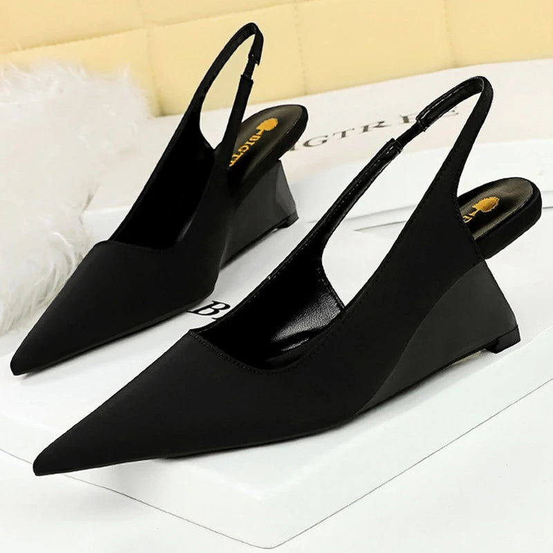 A Vintage Style Heels with Delicate Timeless Details
