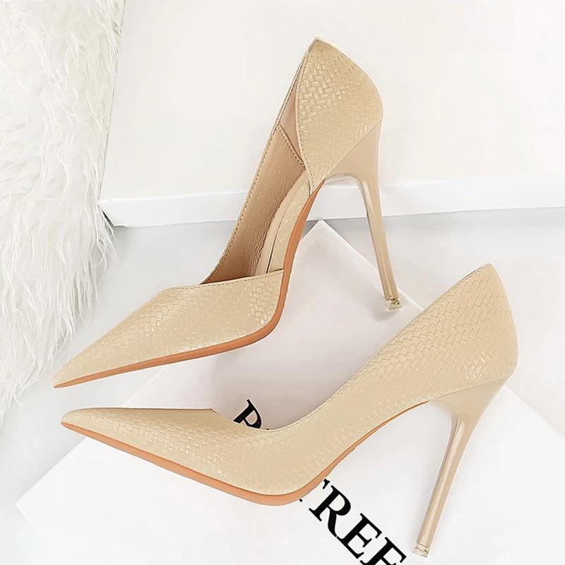Classic Vintage Heels with a Flattering Fit