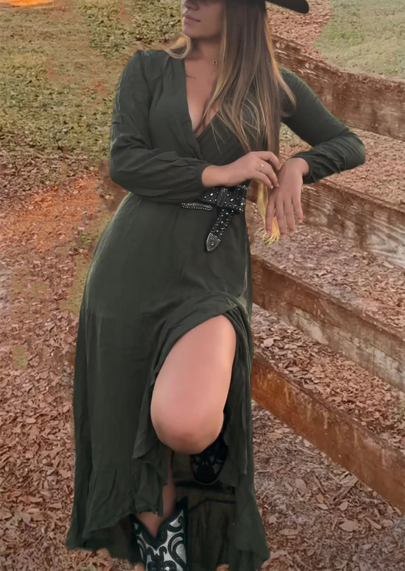 Beautifully Finished Dress in a Timeless Design