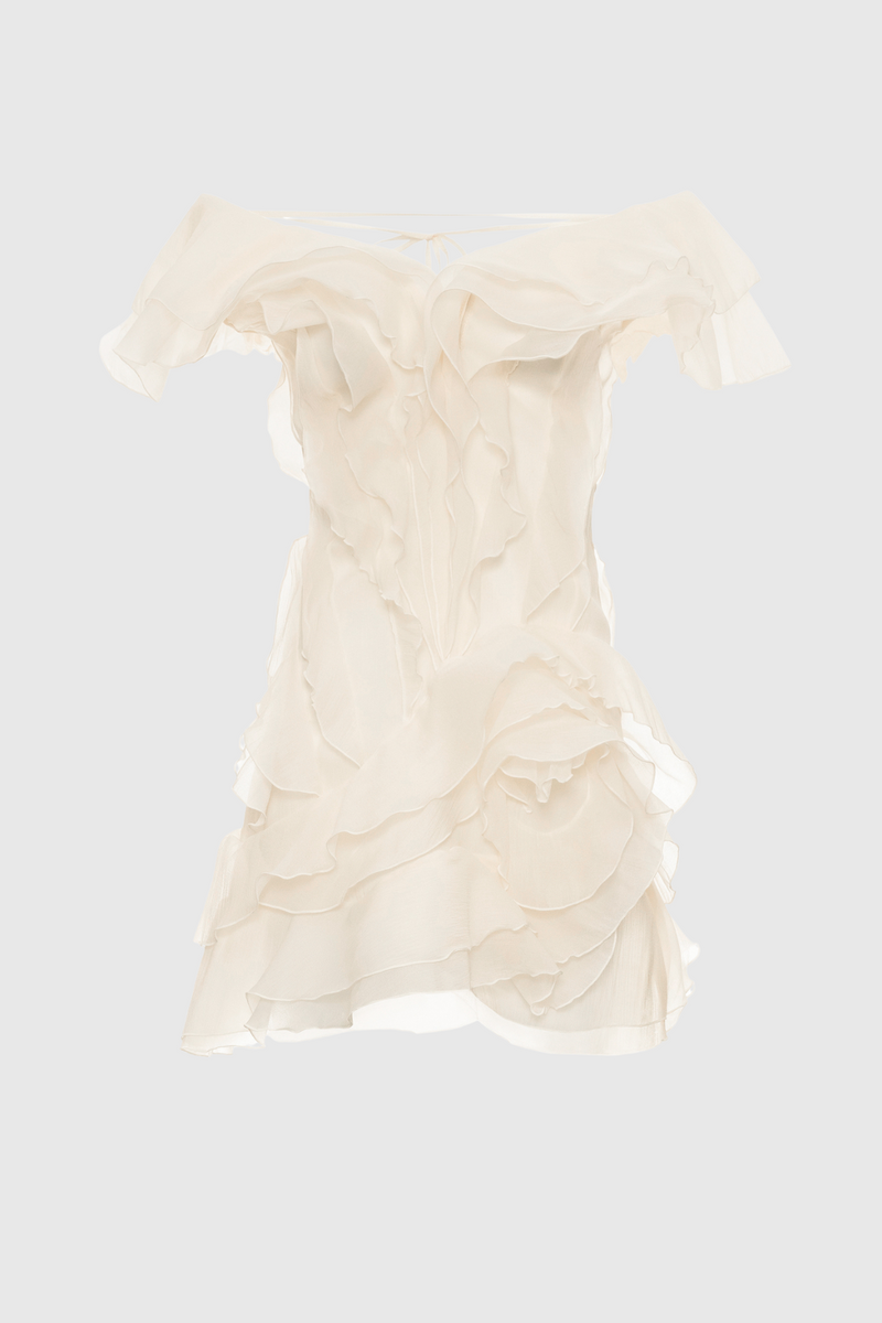 Well Tailored Dress with a Graceful Silhouette
