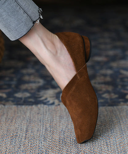 Effortlessly Elegant Shoes with a Timeless Design