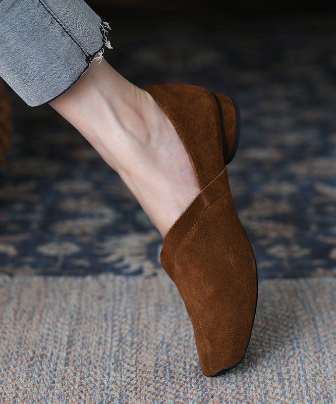 Effortlessly Elegant Shoes with a Timeless Design
