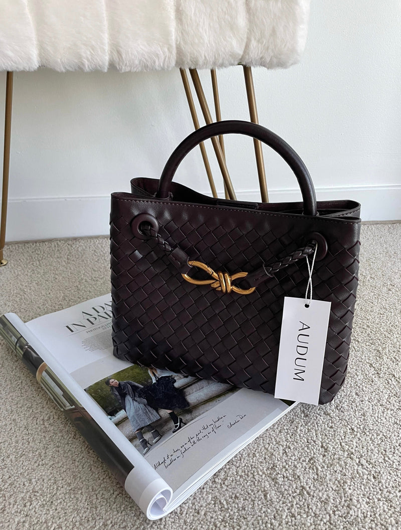 Beautifully Finished Bag in a Timeless Design