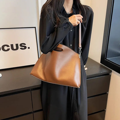 Gracefully Styled Bag for Any Occasion