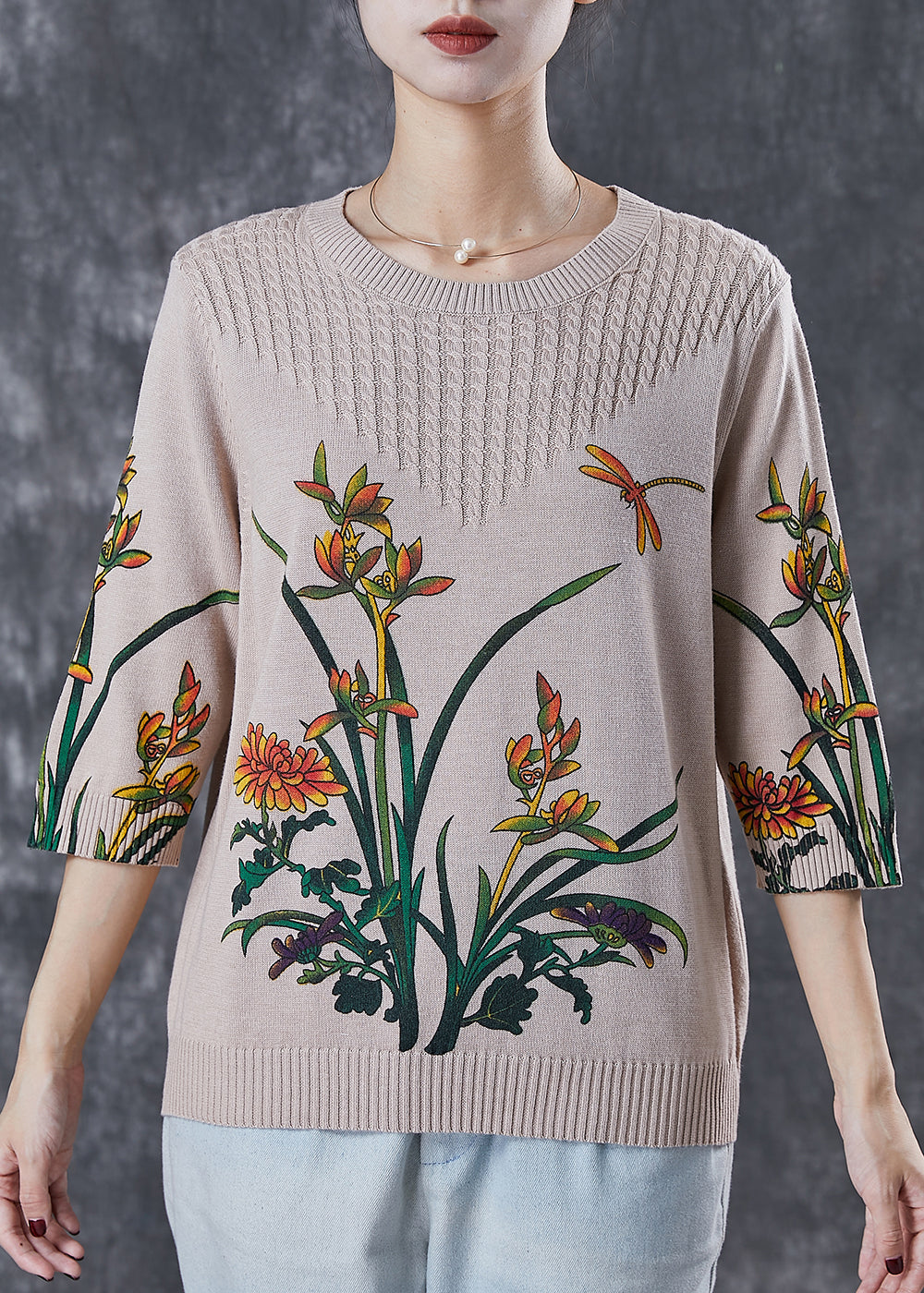 Well Tailored Top with a Graceful Silhouette