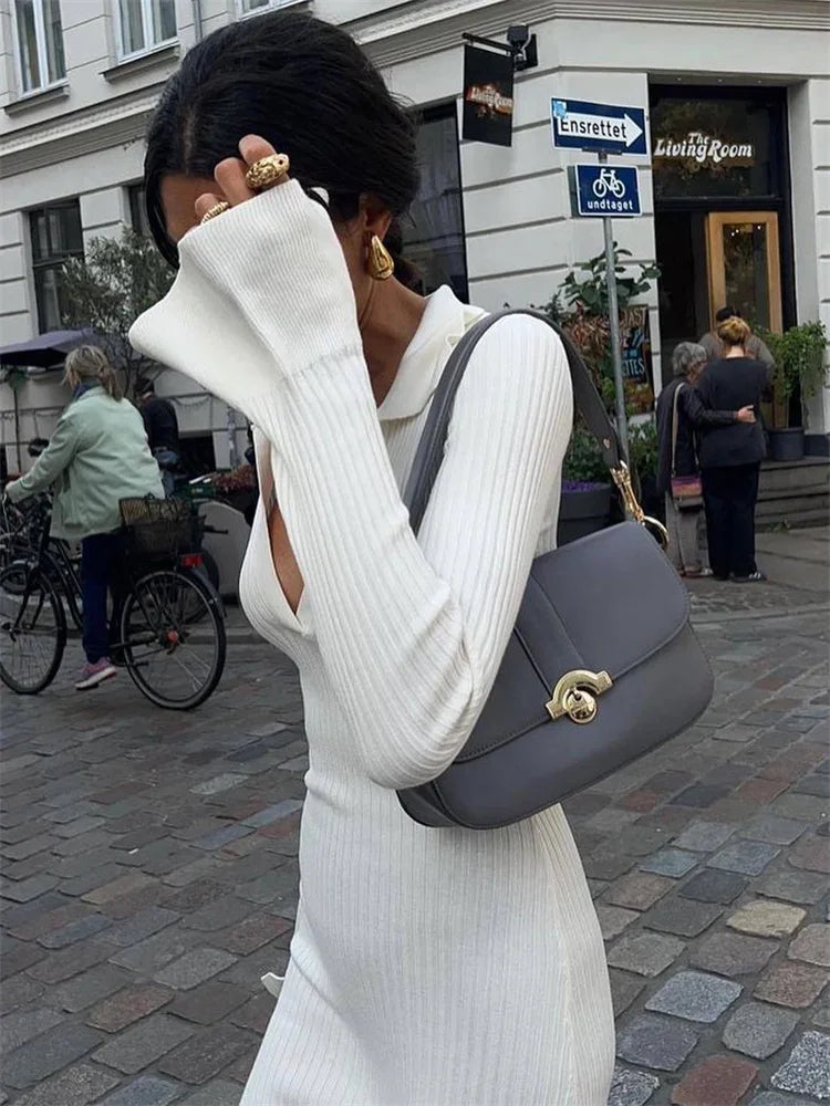 Well Tailored Dress with a Graceful Silhouette