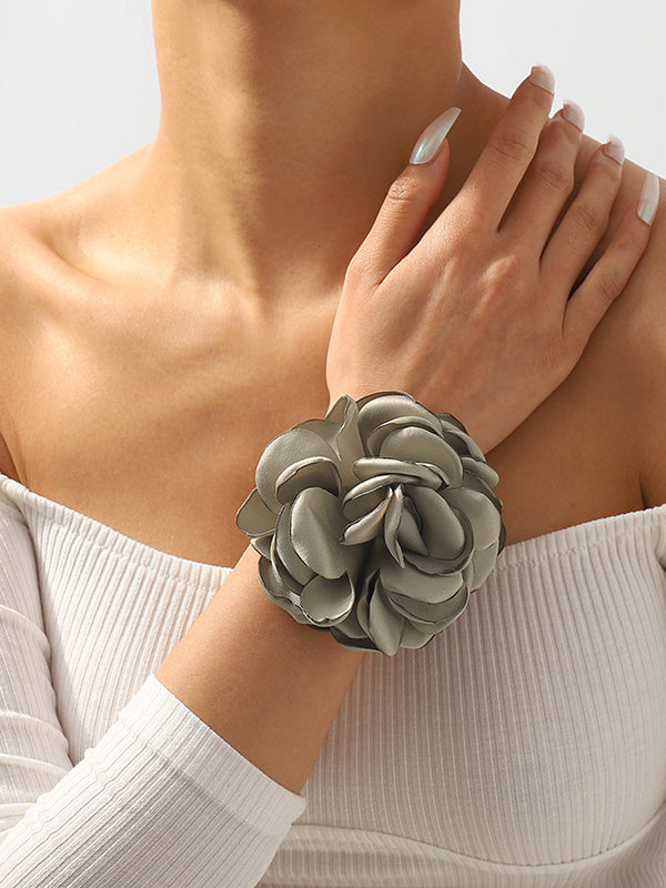 Sophisticated Garment with a Clean Classic Look