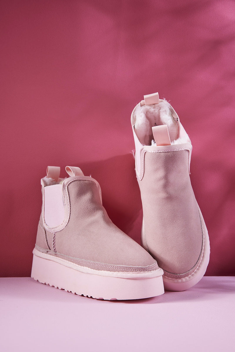 Beautifully Finished Boots in a Timeless Design