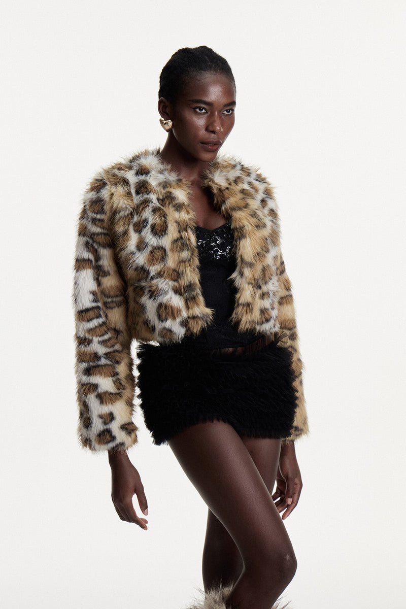 Well Tailored Jacket with a Graceful Silhouette