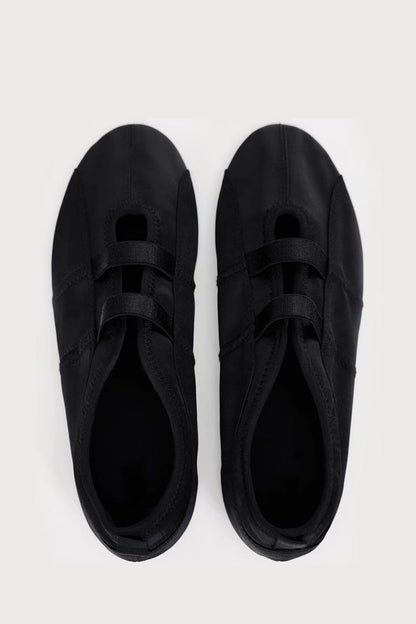 Sophisticated Garment with a Clean Classic Look