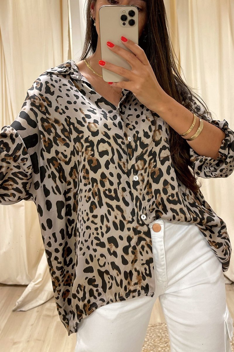 Effortlessly Elegant Shirt with a Timeless Design