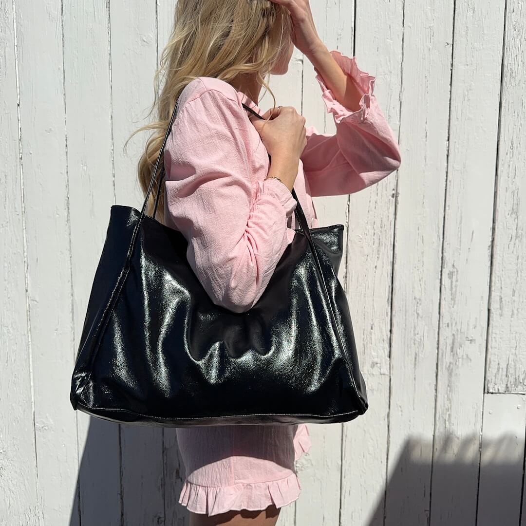 Effortlessly Elegant Bag with a Timeless Design