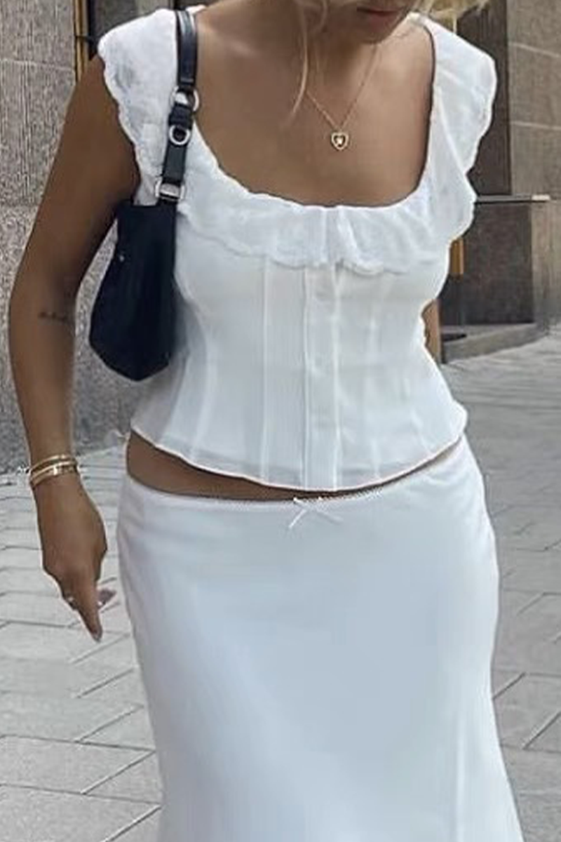 Well Tailored Top with a Graceful Silhouette