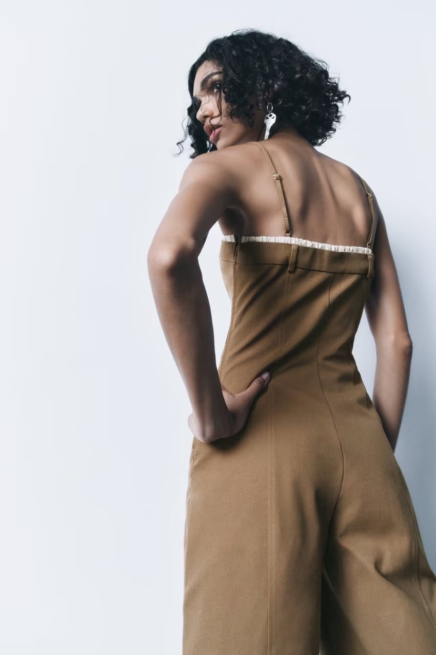 Effortlessly Elegant Garment with a Timeless Design