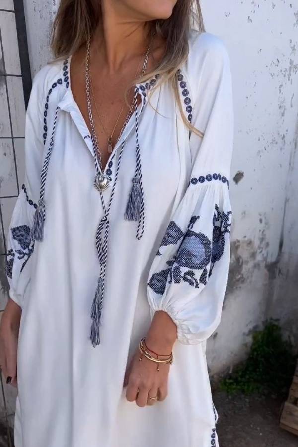 Classic Vintage Dress with a Flattering Fit