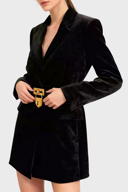 Sophisticated Garment with a Clean Classic Look