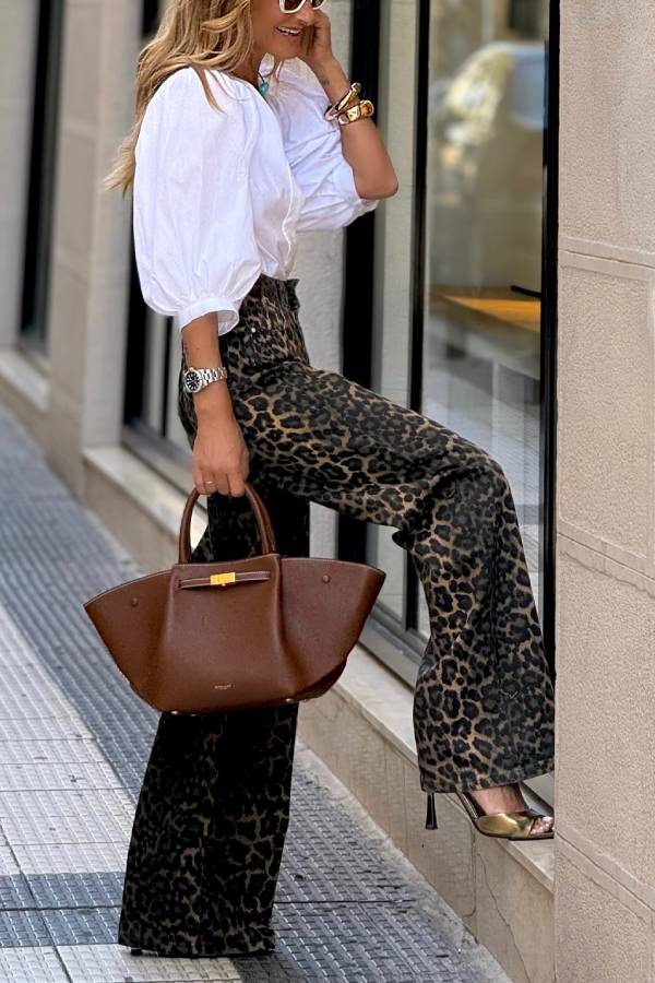 Effortlessly Elegant Garment with a Timeless Design
