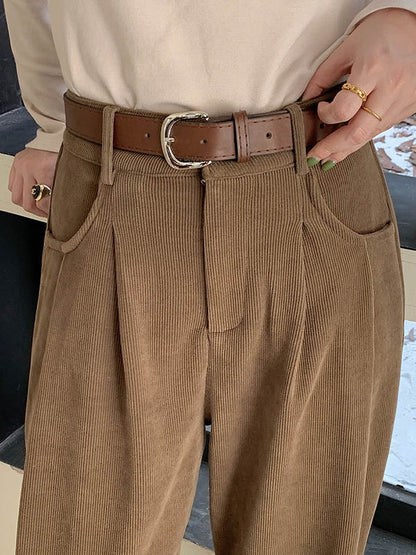 Effortlessly Elegant Trousers with a Timeless Design