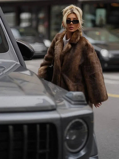Effortlessly Elegant Coat with a Timeless Design