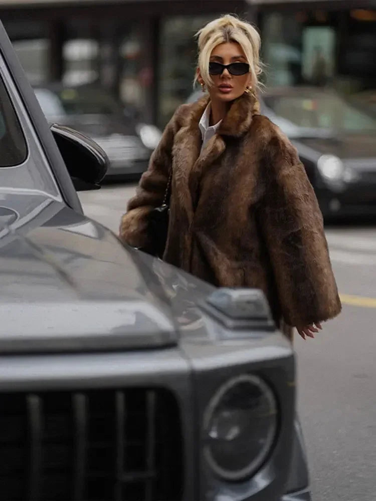 Effortlessly Elegant Coat with a Timeless Design