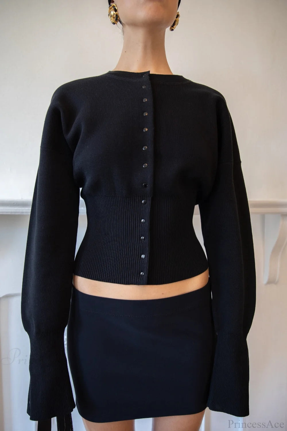 Effortlessly Elegant Cardigan with a Timeless Design