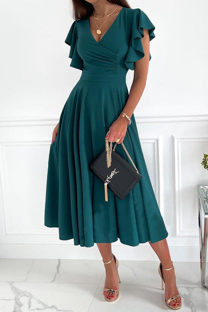 Effortlessly Elegant Dress with a Timeless Design