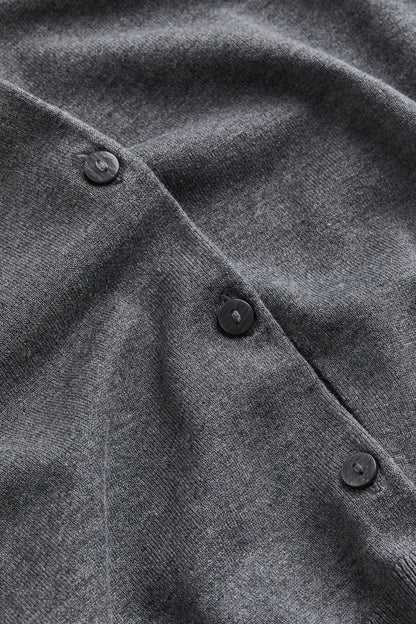 Well Tailored Cardigan with a Graceful Silhouette