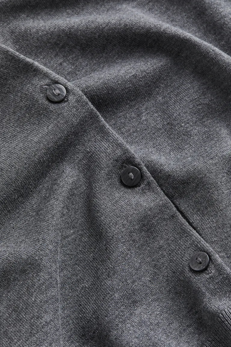 Well Tailored Cardigan with a Graceful Silhouette