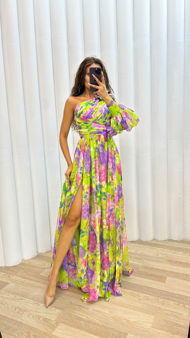 Effortlessly Elegant Garment with a Timeless Design