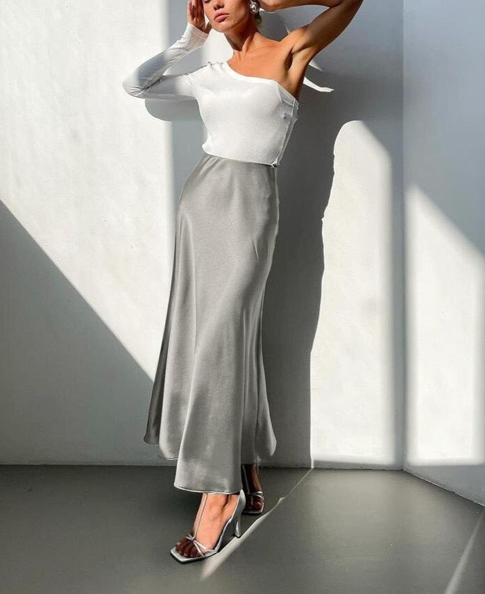 Effortlessly Elegant Garment with a Timeless Design