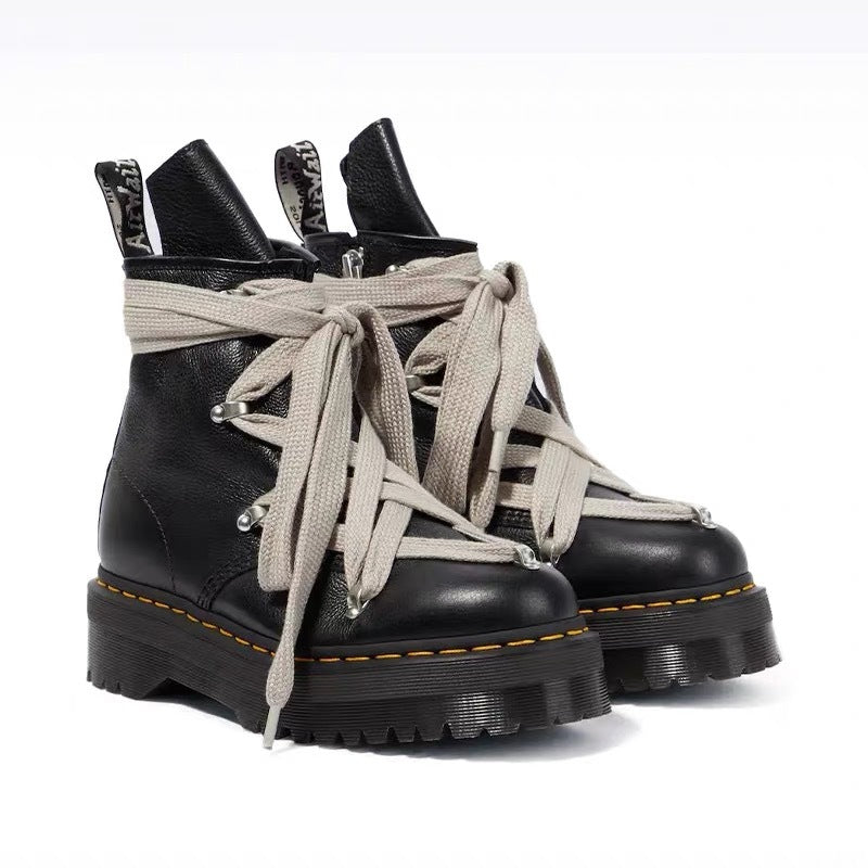 Effortlessly Elegant Boots with a Timeless Design