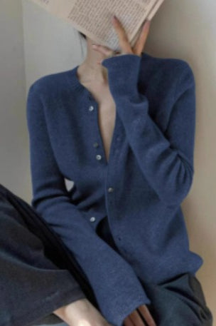 Effortlessly Elegant Cardigan with a Timeless Design