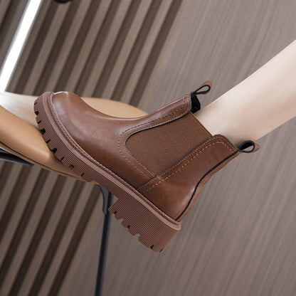 Effortlessly Elegant Boots with a Timeless Design