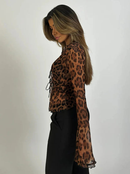 Classic Vintage Blouse with a Flattering Fit