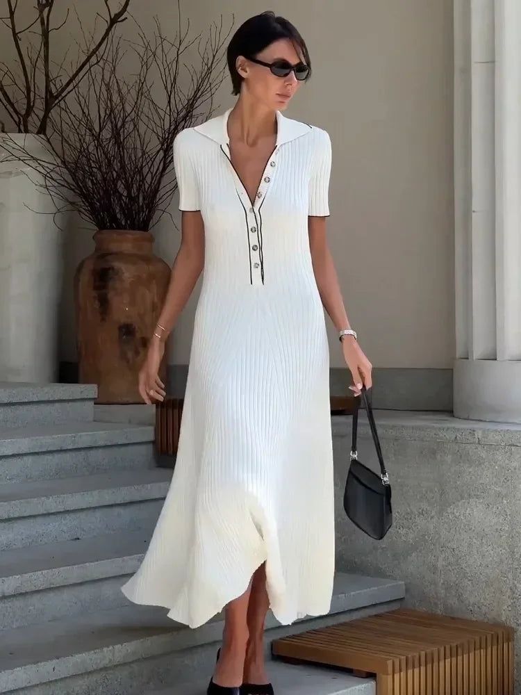Beautifully Finished Dress in a Timeless Design