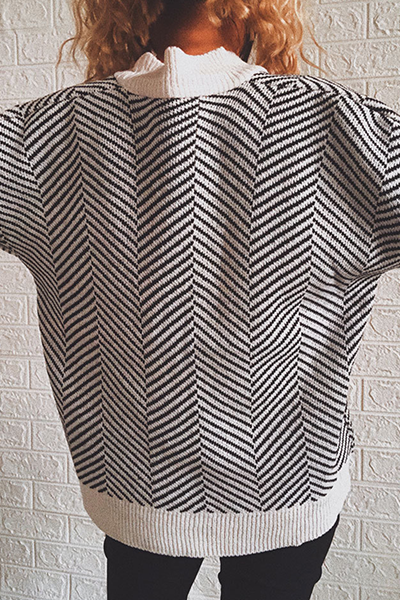 Effortlessly Elegant Sweater with a Timeless Design