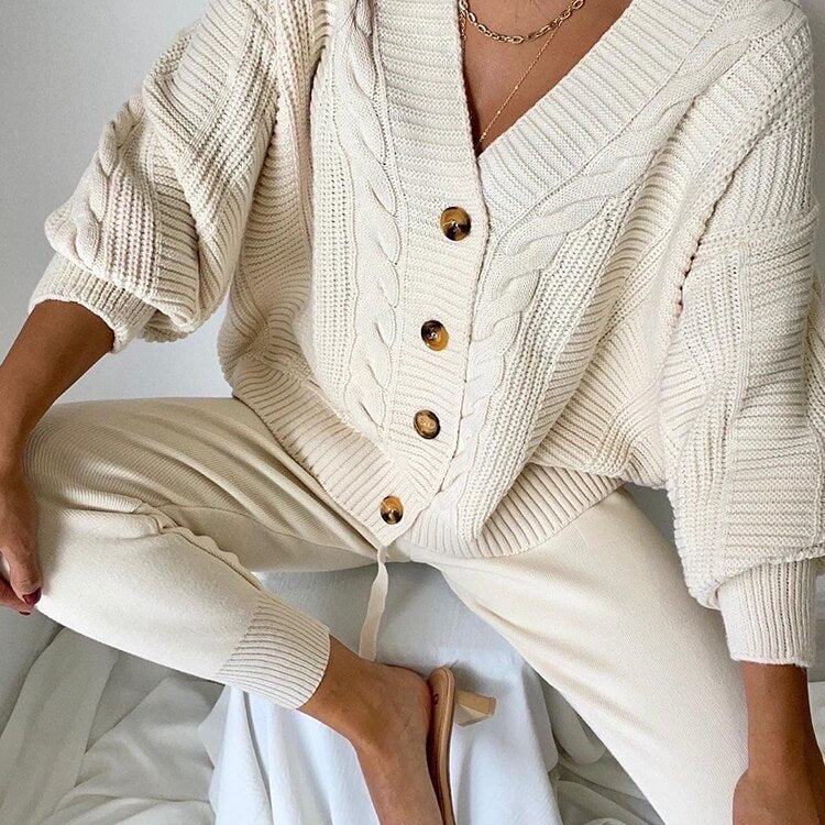 Well Tailored Cardigan with a Graceful Silhouette