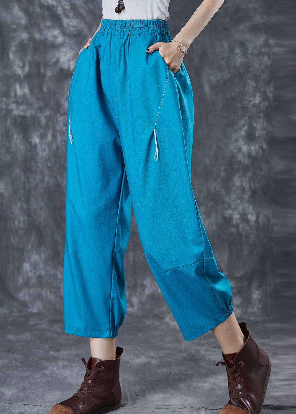 Effortlessly Elegant Pants with a Timeless Design