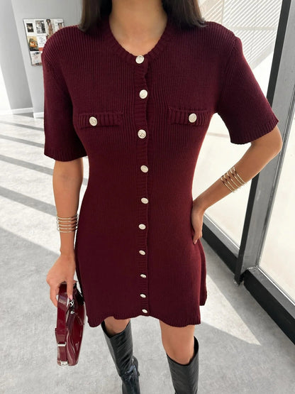 Effortlessly Elegant Dress with a Timeless Design