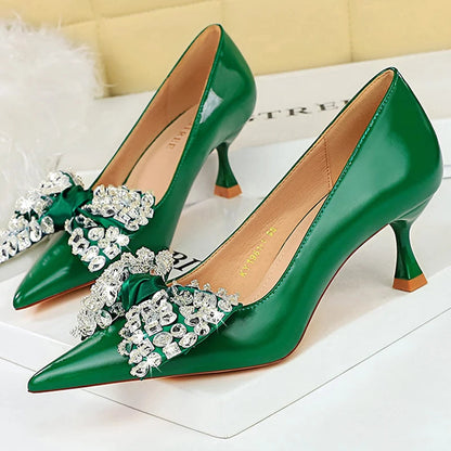 Effortlessly Elegant Heels with a Timeless Design