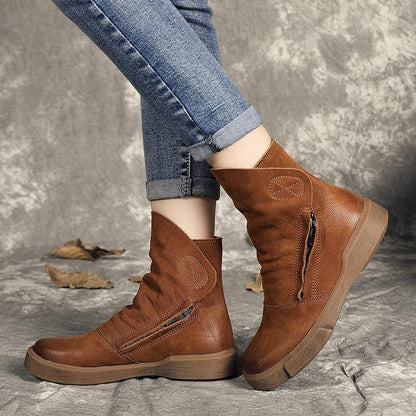 Effortlessly Elegant Boots with a Timeless Design